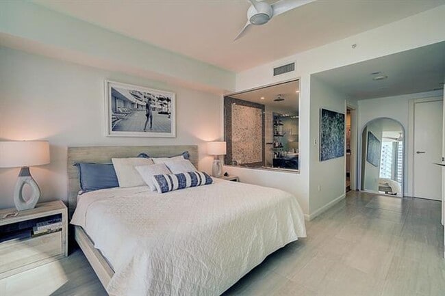 Building Photo - 200 Biscayne Blvd Way
