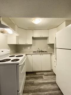 Building Photo - Cozy 2-Bedroom Lower Unit in Central Locat...