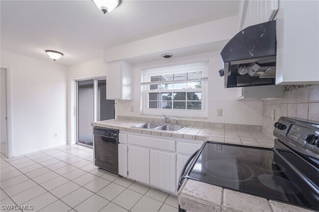 Building Photo - 4160 Country Club Blvd