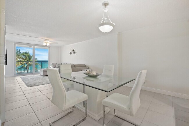 Foto del edificio - 1051 Hillsboro Mile