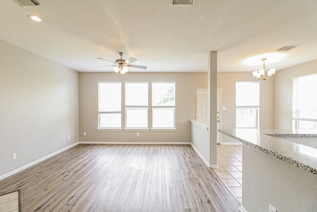 Foto del edificio - 11305 Shoal Creek Dr