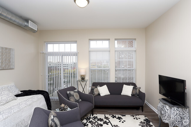 Living Area - 632MLK