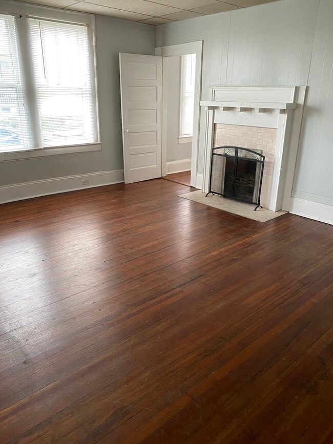 Building Photo - 220 W End Blvd