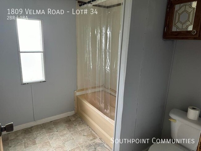 Building Photo - 1809 Velma Rd