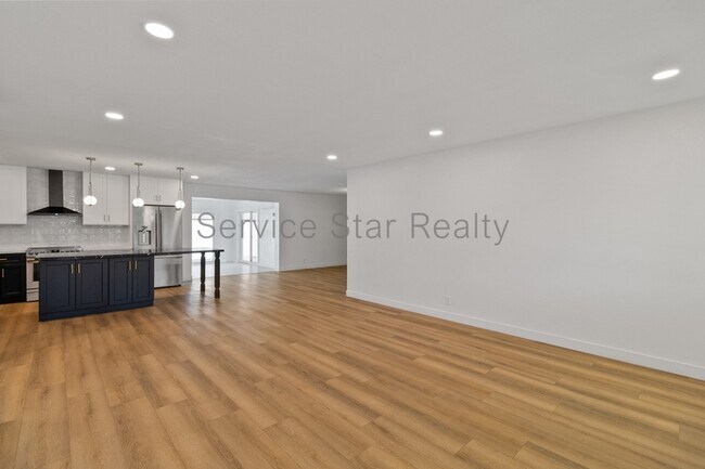 Building Photo - 2202 W Berridge Ln