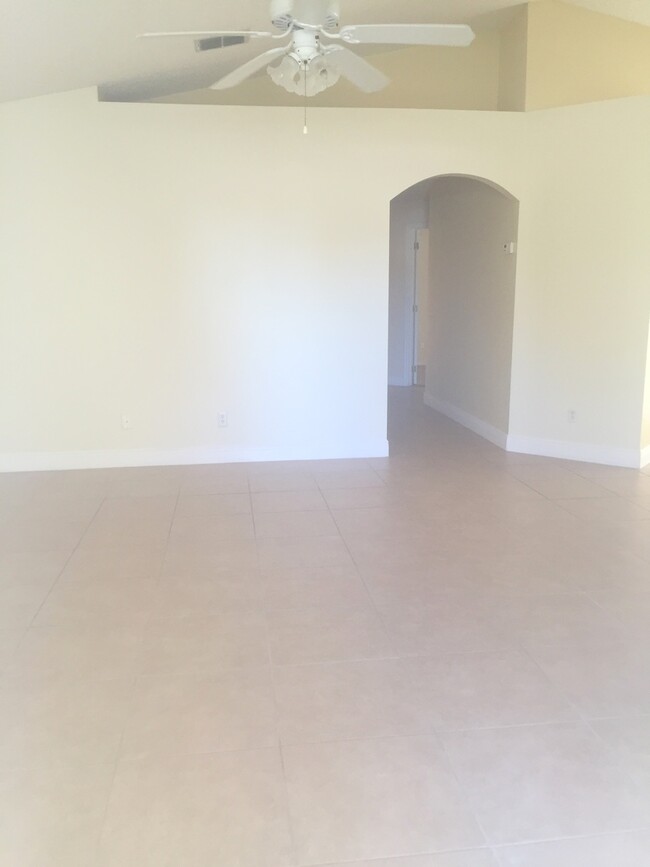 Foto del edificio - Quaint 3/2 Home Near Waterford Lakes