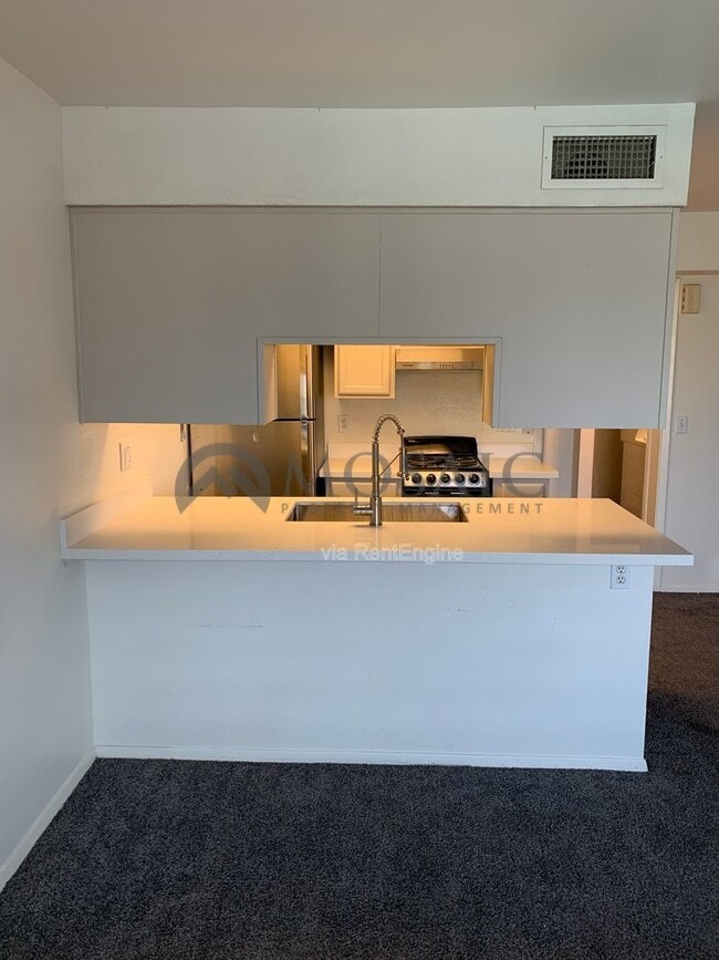 Foto del edificio - 461 W Holmes Ave