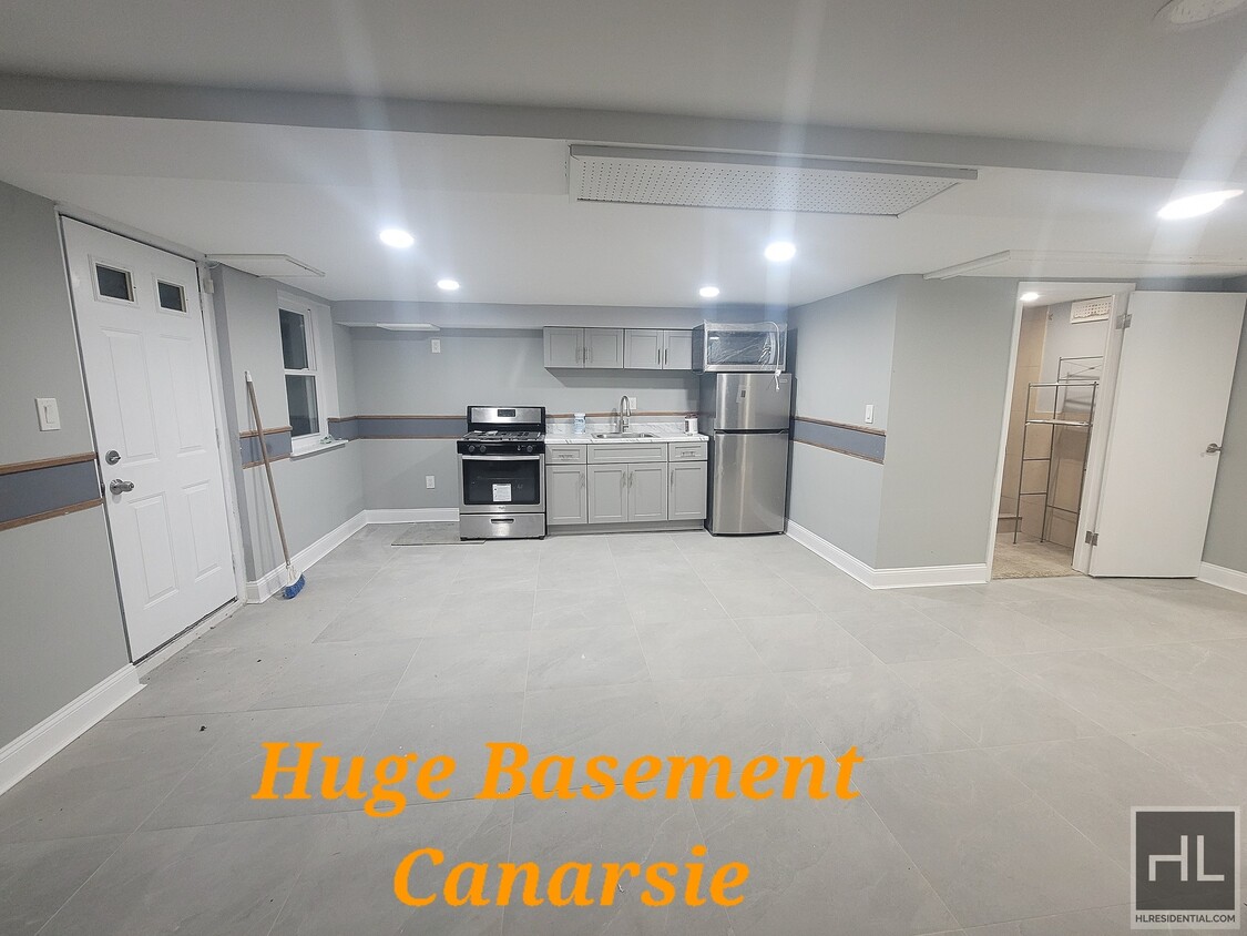 Foto principal - Huge Newly Renovated Basement Apartment in...