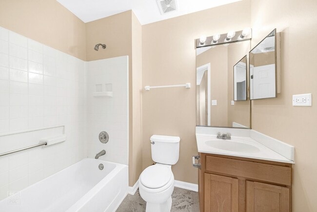 Foto del edificio - Three Bedroom Two Story Townhome