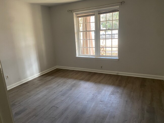 Building Photo - 3085 Colonial Way
