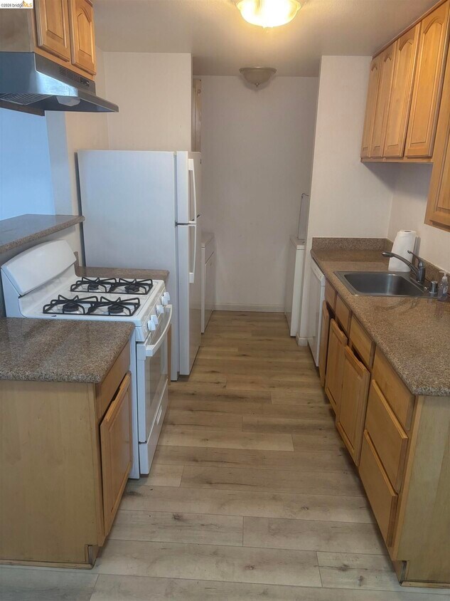 Foto del edificio - 2191 Lakeview Cir