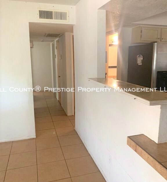 Building Photo - 1821 N 51st St
