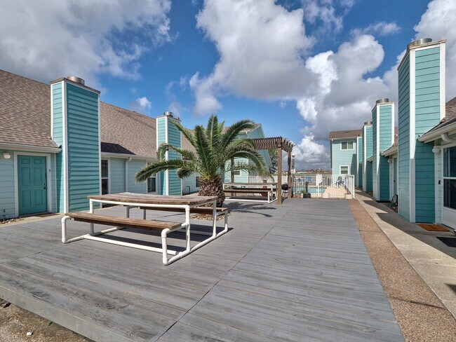 Building Photo - 15201 Leeward Dr