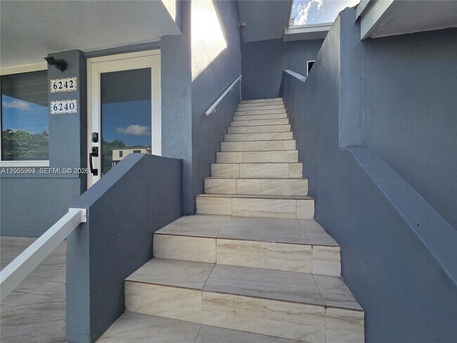 Foto del edificio - 6240 SW 21st St
