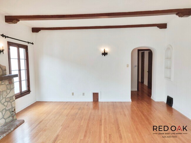 Building Photo - Rare One Bedroom In Mid-City. One Month Free!