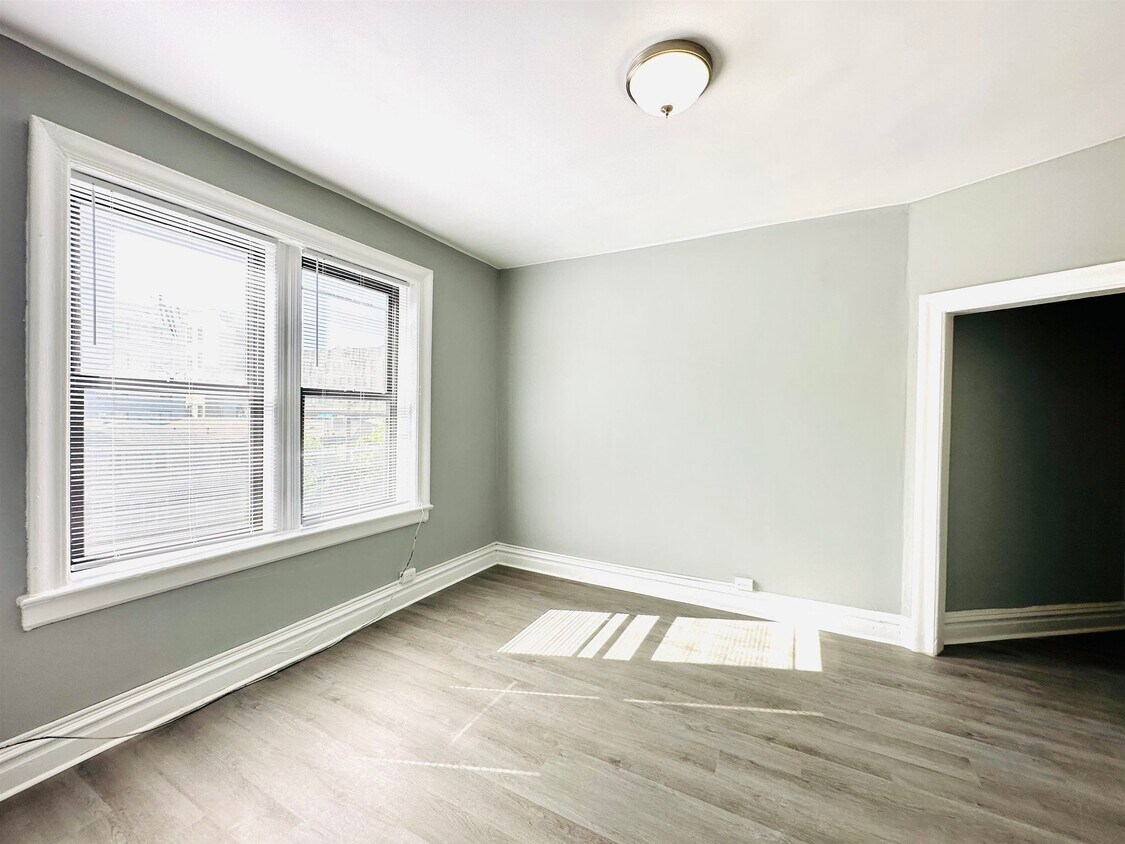 Foto principal - 117 Corbin Ave