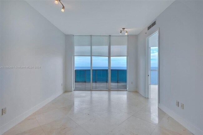 Foto del edificio - 18201 Collins Ave
