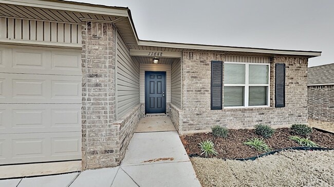 Building Photo - Very Nice 3 Bedroom 2 Bath Home in Yukon S...