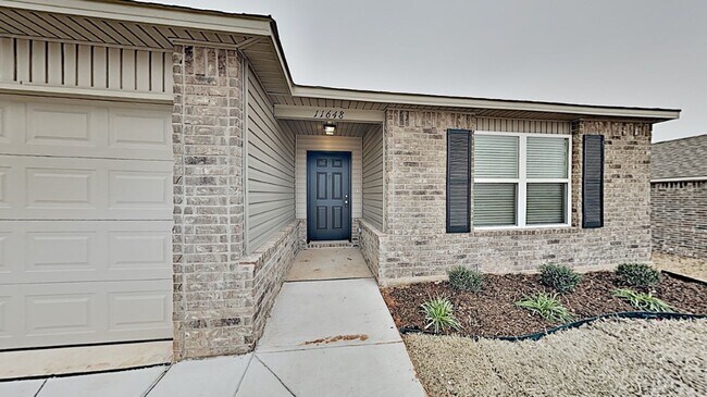 Building Photo - Very Nice 3 Bedroom 2 Bath Home in Yukon Schools.