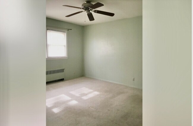 Building Photo - 250 Lenox Pl