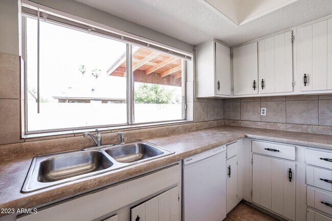 Building Photo - 4639 N 76th Ave
