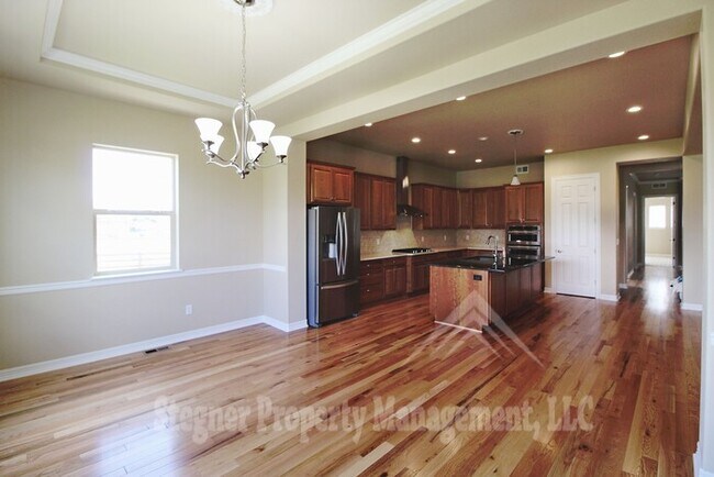 Building Photo - 2820 Harvest View Way
