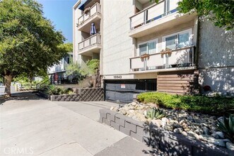 Building Photo - 13543 Moorpark St