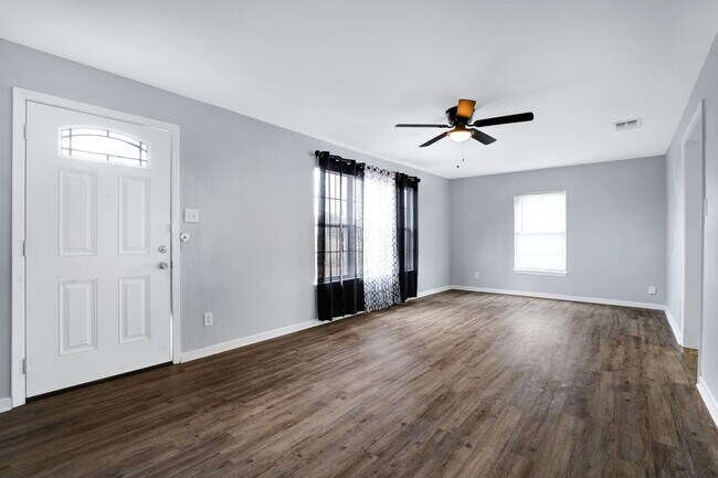 Foto del edificio - 822 Rockwell Blvd