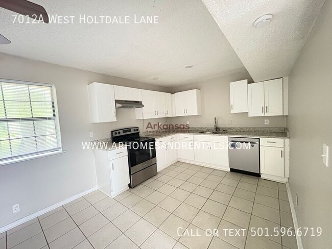 Foto del edificio - 7012A West Holtdale Lane-