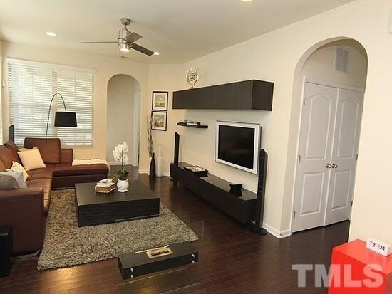 Building Photo - Gorgeous 3 Bedroom, 2.5 Bathroom End Unit ...
