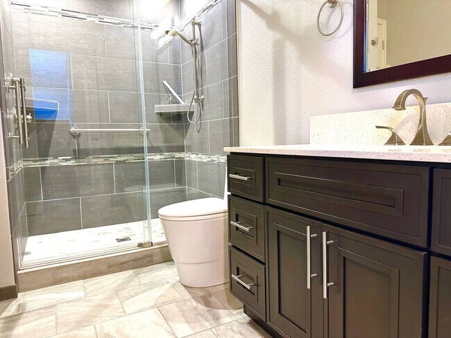 Building Photo - Virginia Hills-3 Bedroom, 2 Bath, Townhome with Garage and Pool