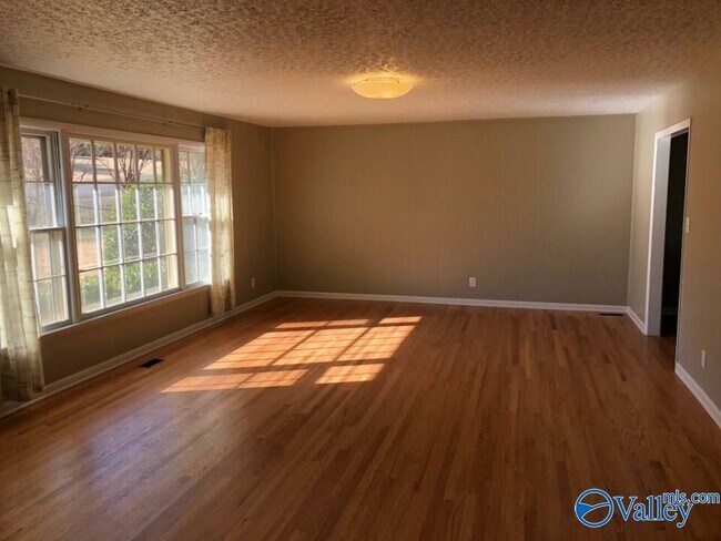 Foto del edificio - 405 Meadow View Rd SE
