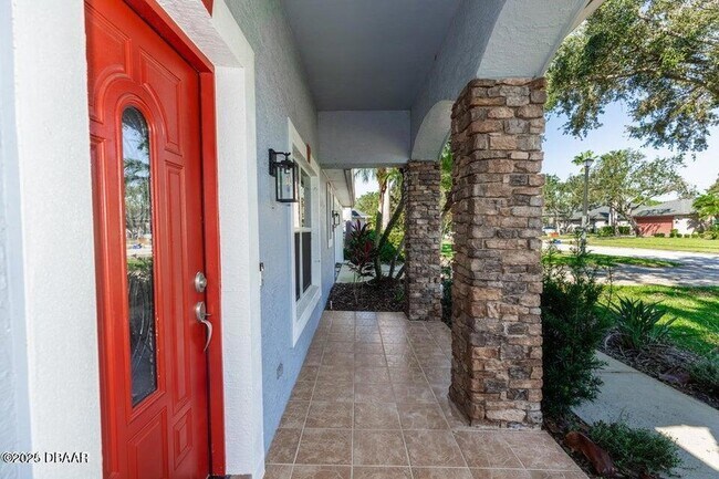 Building Photo - 12 Peruvian Ln
