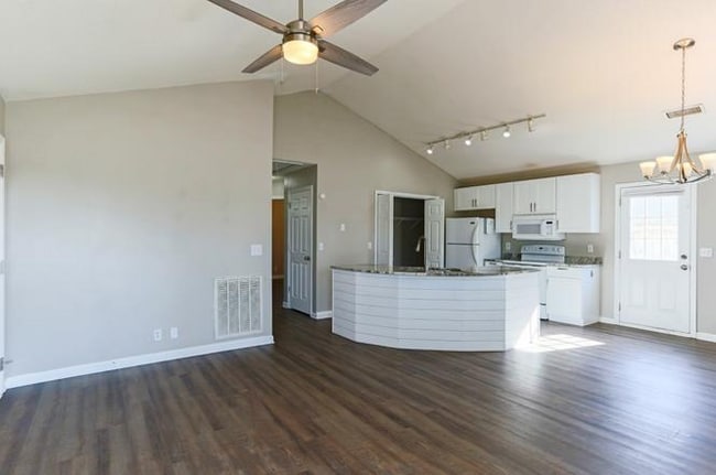 Building Photo - 350 Pawnee Trail