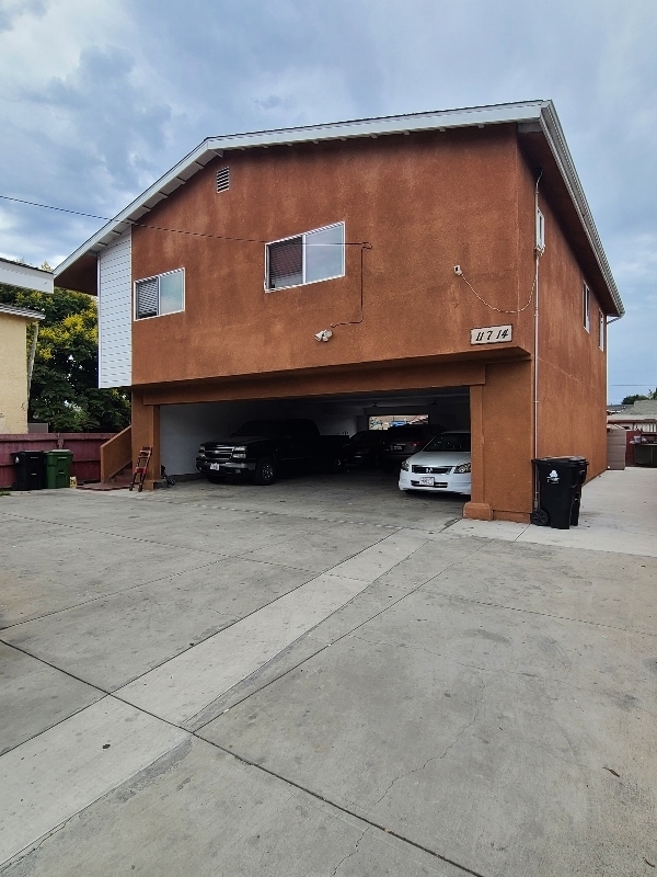 Foto del edificio - 11716 S Central Ave