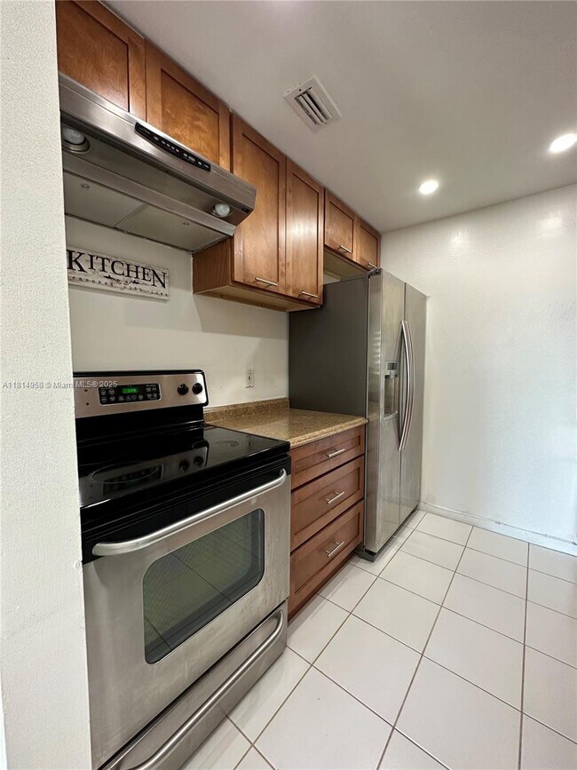 Foto del edificio - 2350 NE 135th St