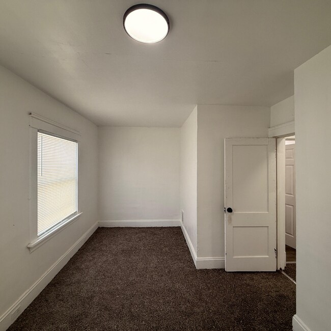 Foto del edificio - 14504 Ardenall Ave