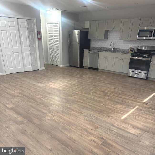 Building Photo - 609 Brunswick Ave