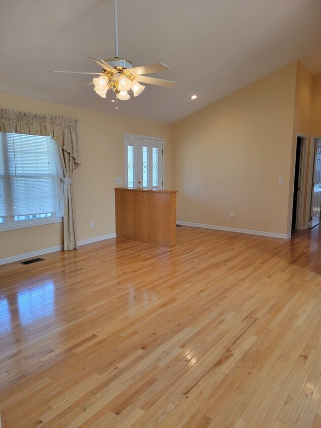 114 Garfield Ln, Crossville, TN 38558 House Rental in Crossville, TN
