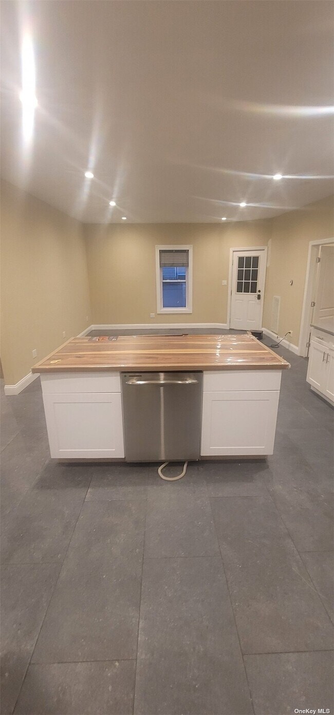 231 Conklin St, Farmingdale, NY 11735 House Rental in Farmingdale, NY