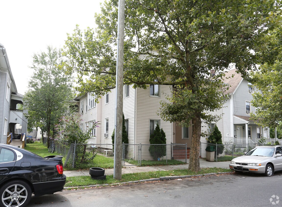 Primary Photo - 35 Hall St