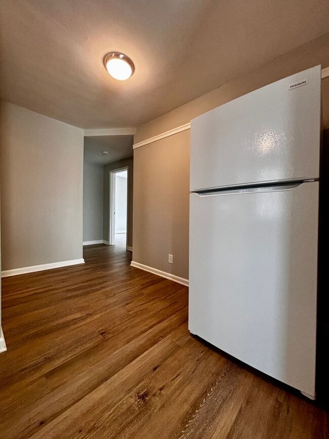 Building Photo - ONE MONTH FREE! Ask us how! Newly Renovated 2 bedroom in Fairborn! Close to Wright Patt and I-675