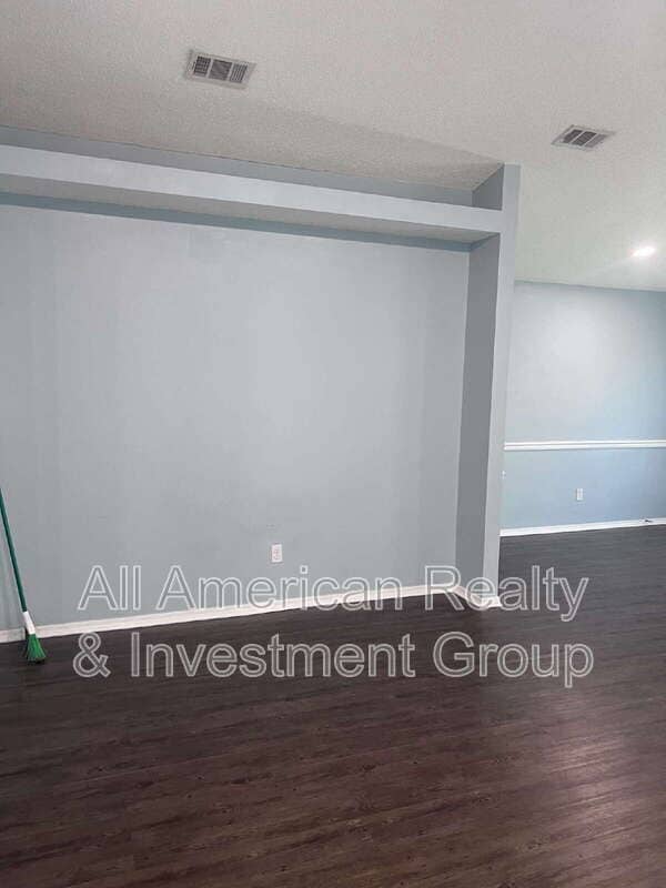 Building Photo - 989 Claeven Cir
