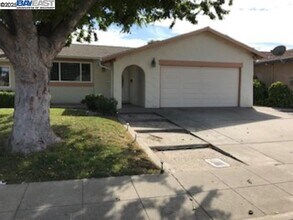 Building Photo - 212 Elvira St