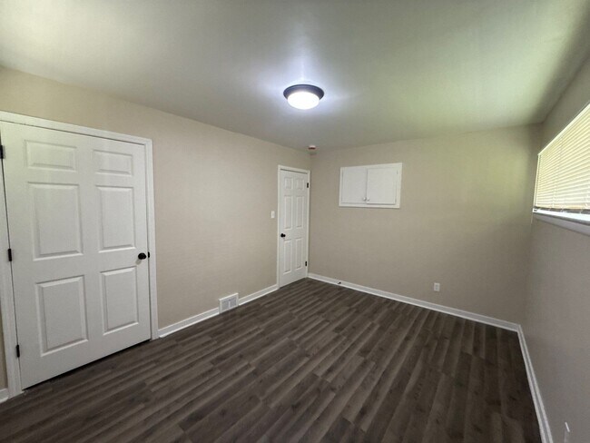 Building Photo - Fully Renovated 3-Bedroom Home  Move-In Re...