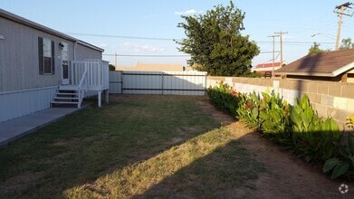 Building Photo - 1105 N Lamesa Rd