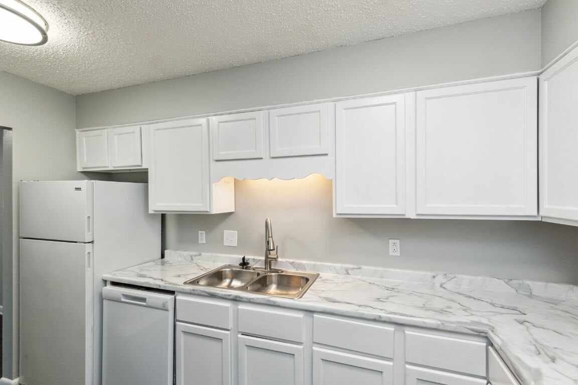 Primary Photo - Meadow Glen Apartments