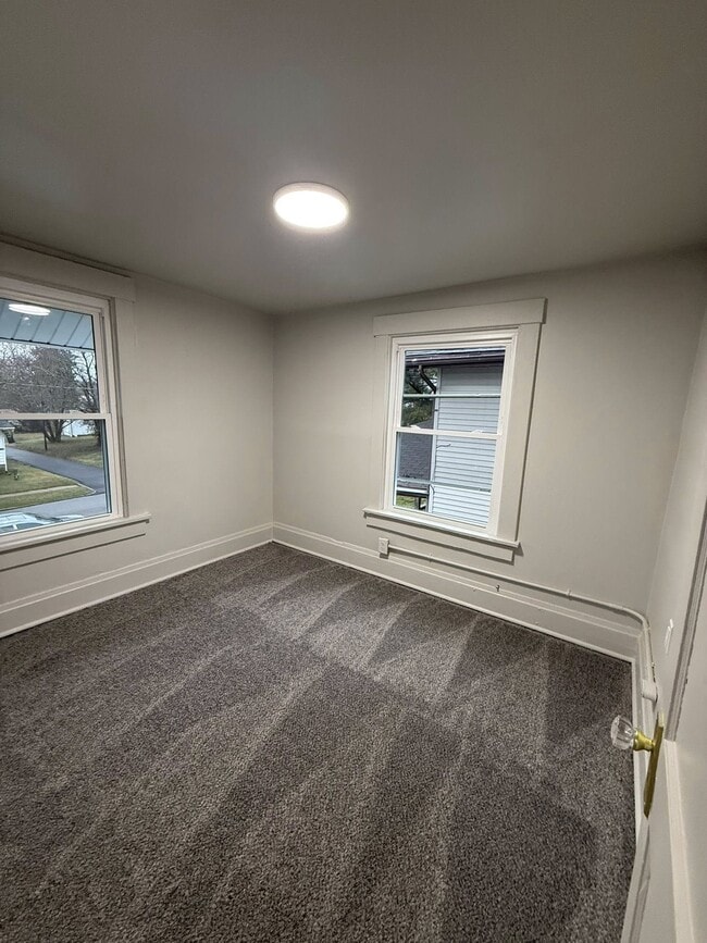 Building Photo - 724 Luck Ave