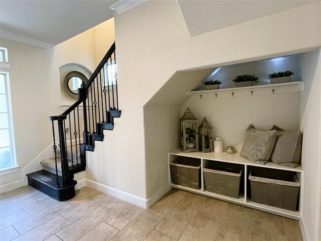 Building Photo - 9916 Spring Shadows Park Cir