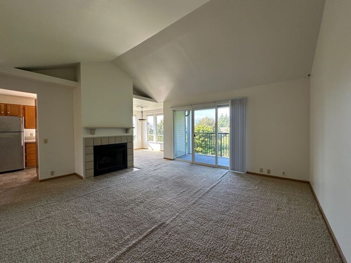 Primary Photo - 2 Bedroom 2 bath home with water and mount...